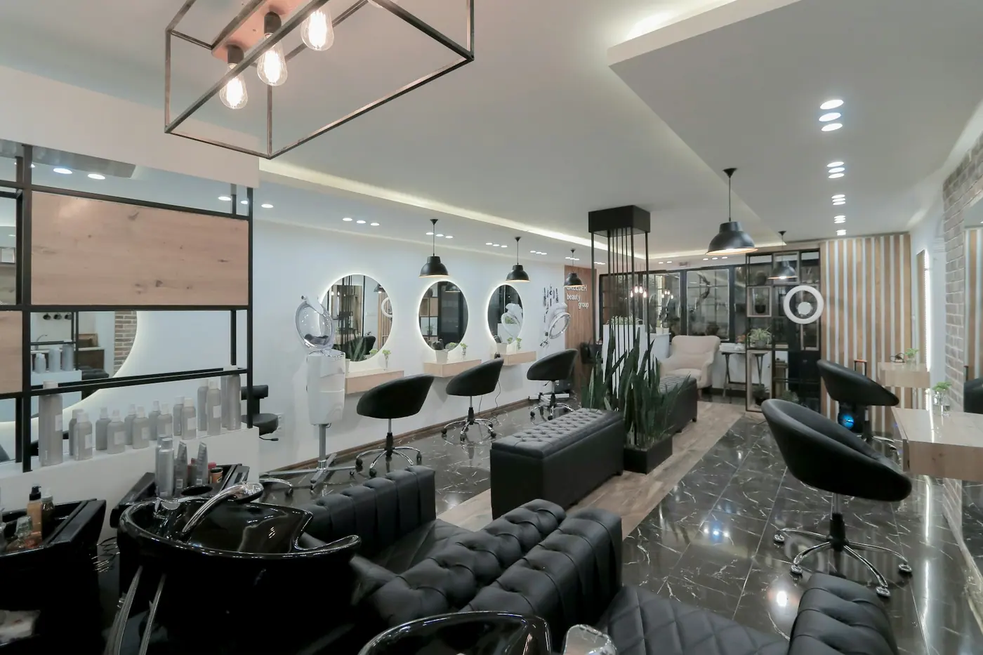 Interiorul salonului AURA Beauty Studio