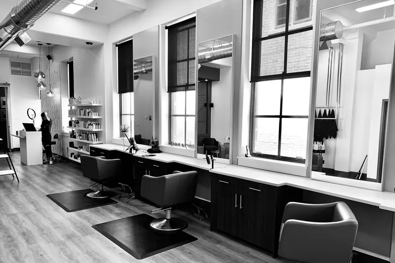 Posturile de lucru din salon